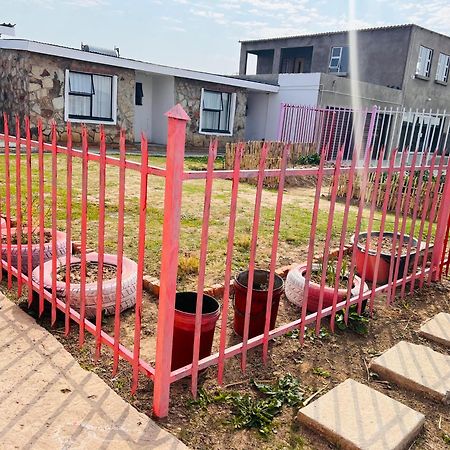 Mphatlalatsane Bnb Maseru Buitenkant foto