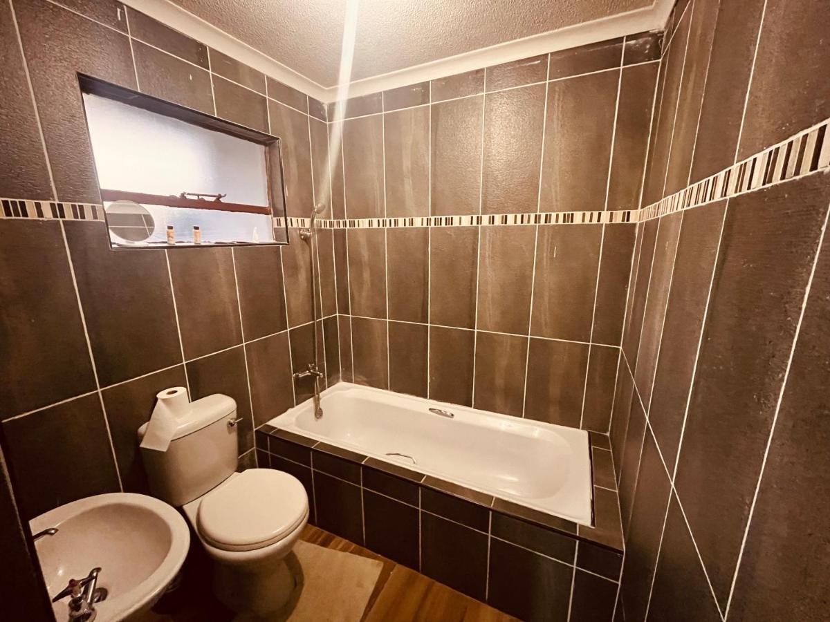 Mphatlalatsane Bnb Maseru Buitenkant foto